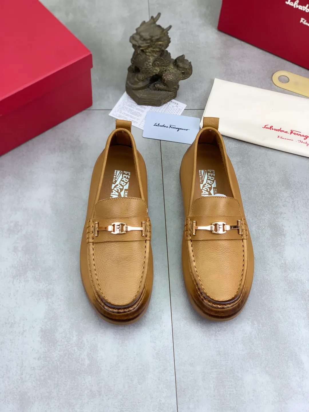 Men's shoes 💰P480 New model [Ferragamo/Ferragamo] Latest model Original imported calfskin, imported pigskin lining + original luxury metal buckle + original rubber outsole Soft and comfortable Size number: 38-44